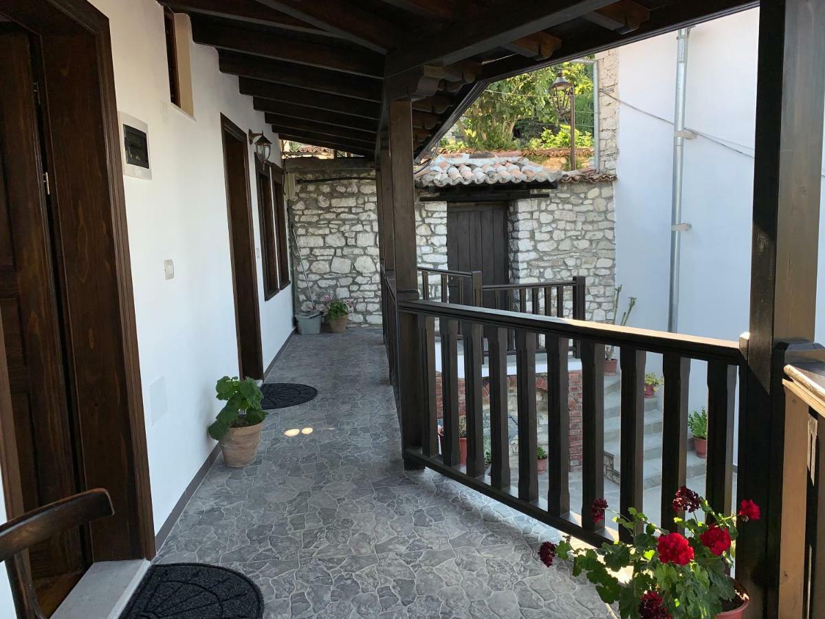 Guest House Genti เบราท ห้อง รูปภาพ