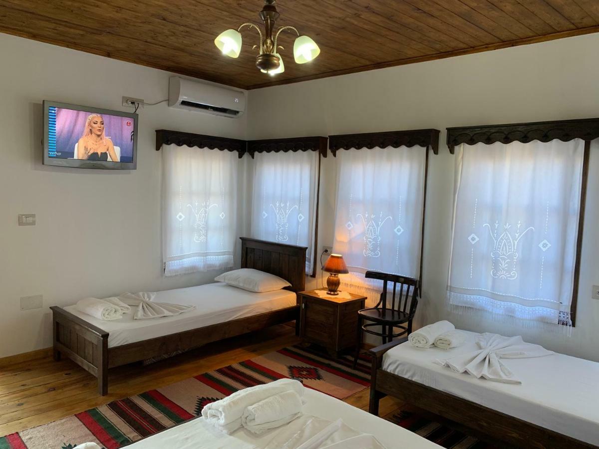 Guest House Genti เบราท ภายนอก รูปภาพ