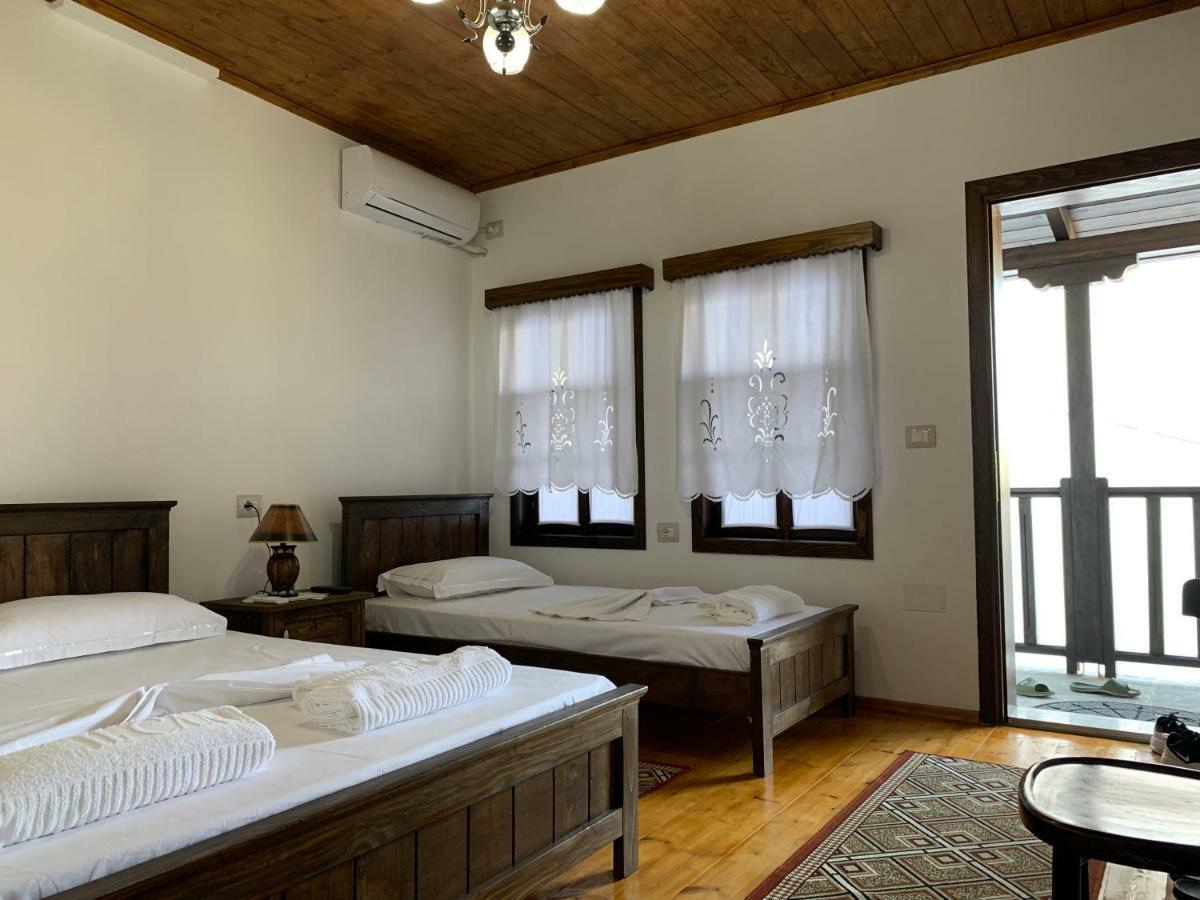 Guest House Genti เบราท ห้อง รูปภาพ