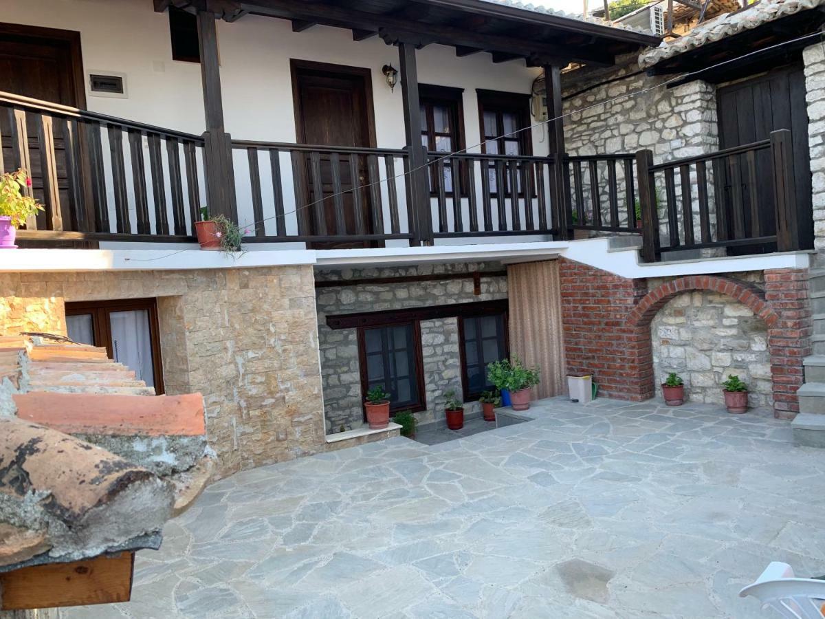Guest House Genti เบราท ภายนอก รูปภาพ