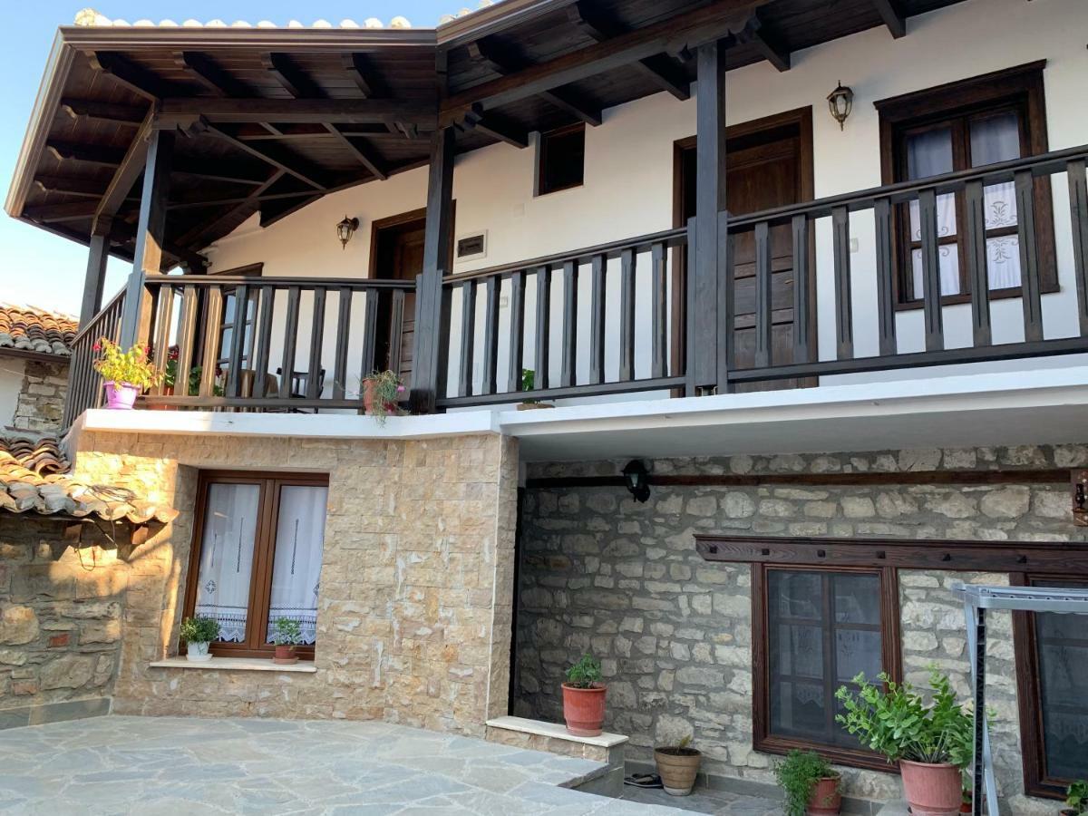 Guest House Genti เบราท ภายนอก รูปภาพ
